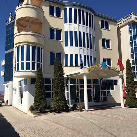 Hotel Apollonia Prishtine Bagian luar foto