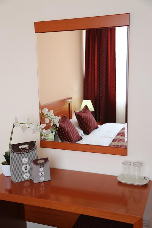 Hotel Apollonia Prishtine Ruang foto