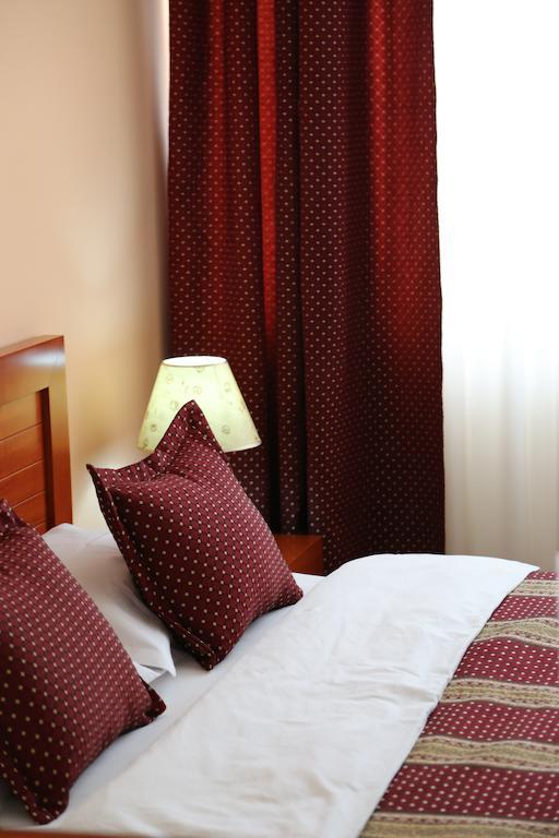 Hotel Apollonia Prishtine Ruang foto