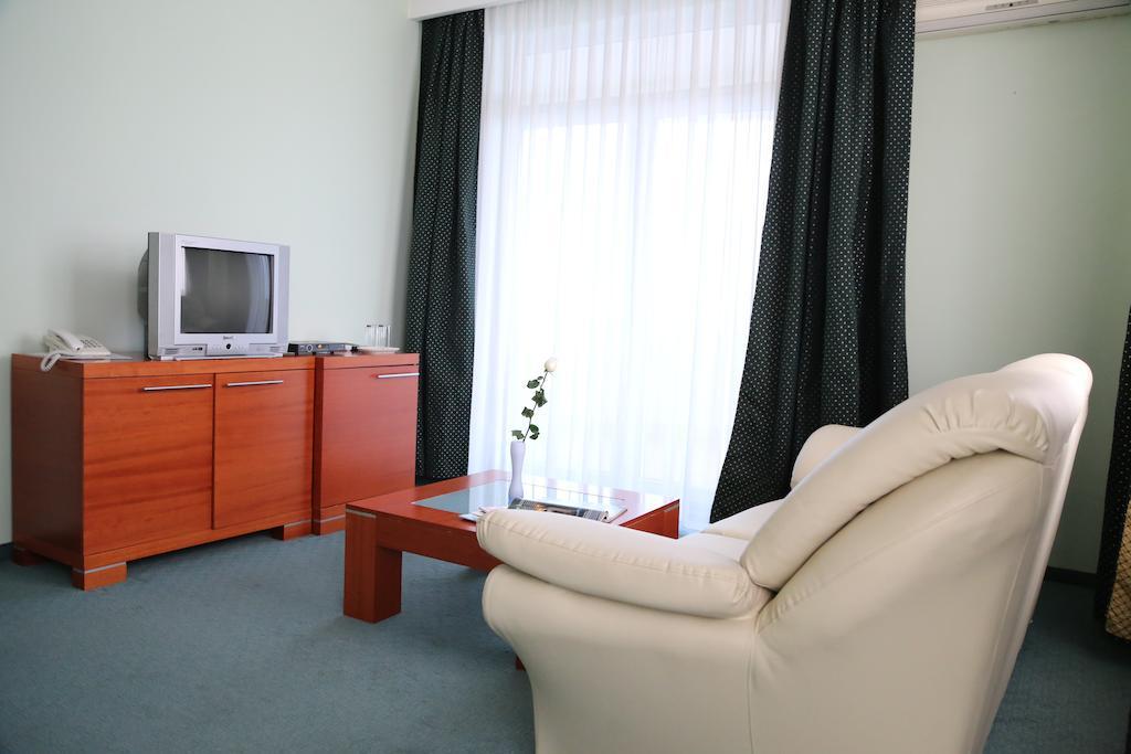 Hotel Apollonia Prishtine Ruang foto
