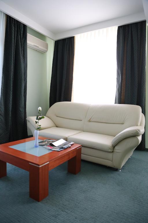 Hotel Apollonia Prishtine Ruang foto