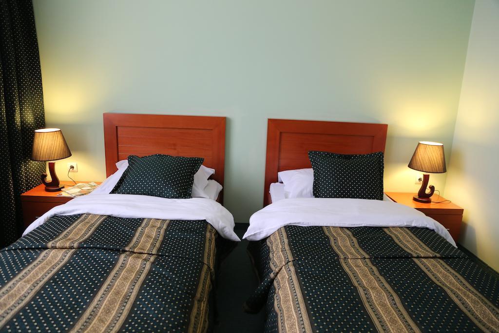 Hotel Apollonia Prishtine Bagian luar foto