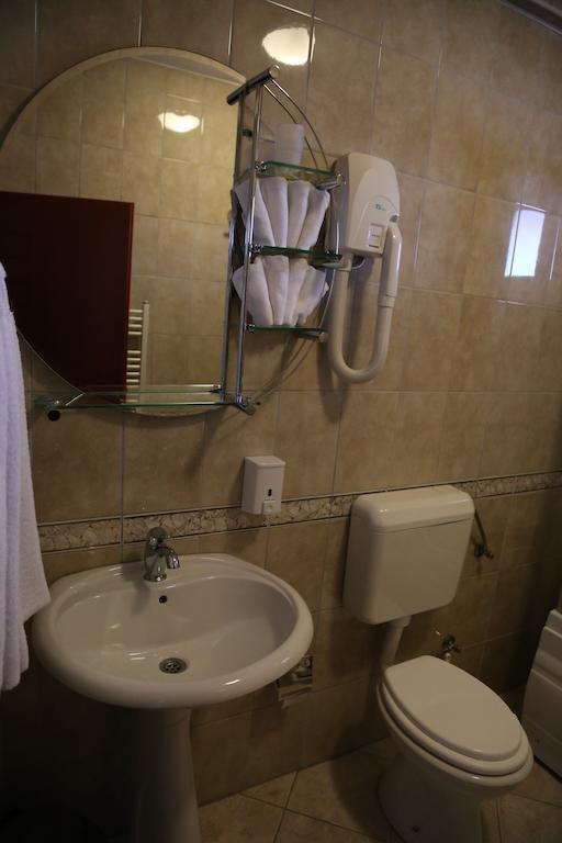 Hotel Apollonia Prishtine Bagian luar foto